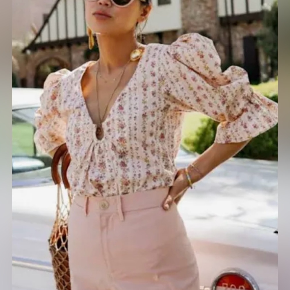 Petersyn French-style Floral Puff Sleeve Top